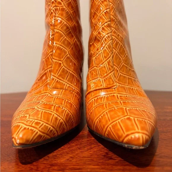 Vince Camuto Croc Embossed Block Heel Booties 6M - Picture 2 of 6